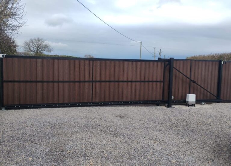 Yorkshire Composite Gates specialist in bespoke composite driveway garden and side gates WhatsApp-Image-2026-04-12-at-11.58.38.jpeg